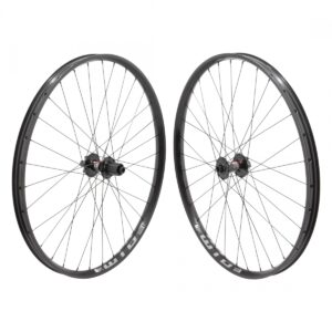 WHL PR 27.5 584x30 WTB KOM TRAIL TCS 2.0 i30 BK DISC 32 DT 370 8-10sCASS 6B 15mm 12mm BK 142mm SAPIM RACE 2.0/1.8 BK